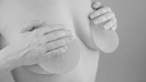 Les prothèses mammaires light pour remonter les seins